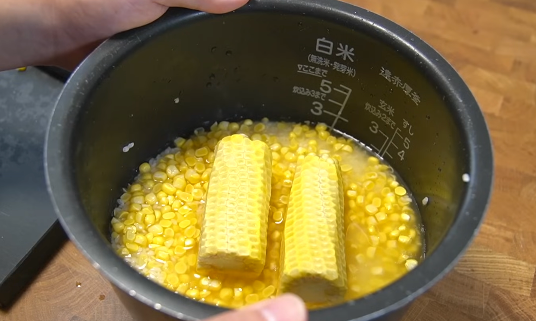 この夏一度は作りたい、とうもろこしご飯