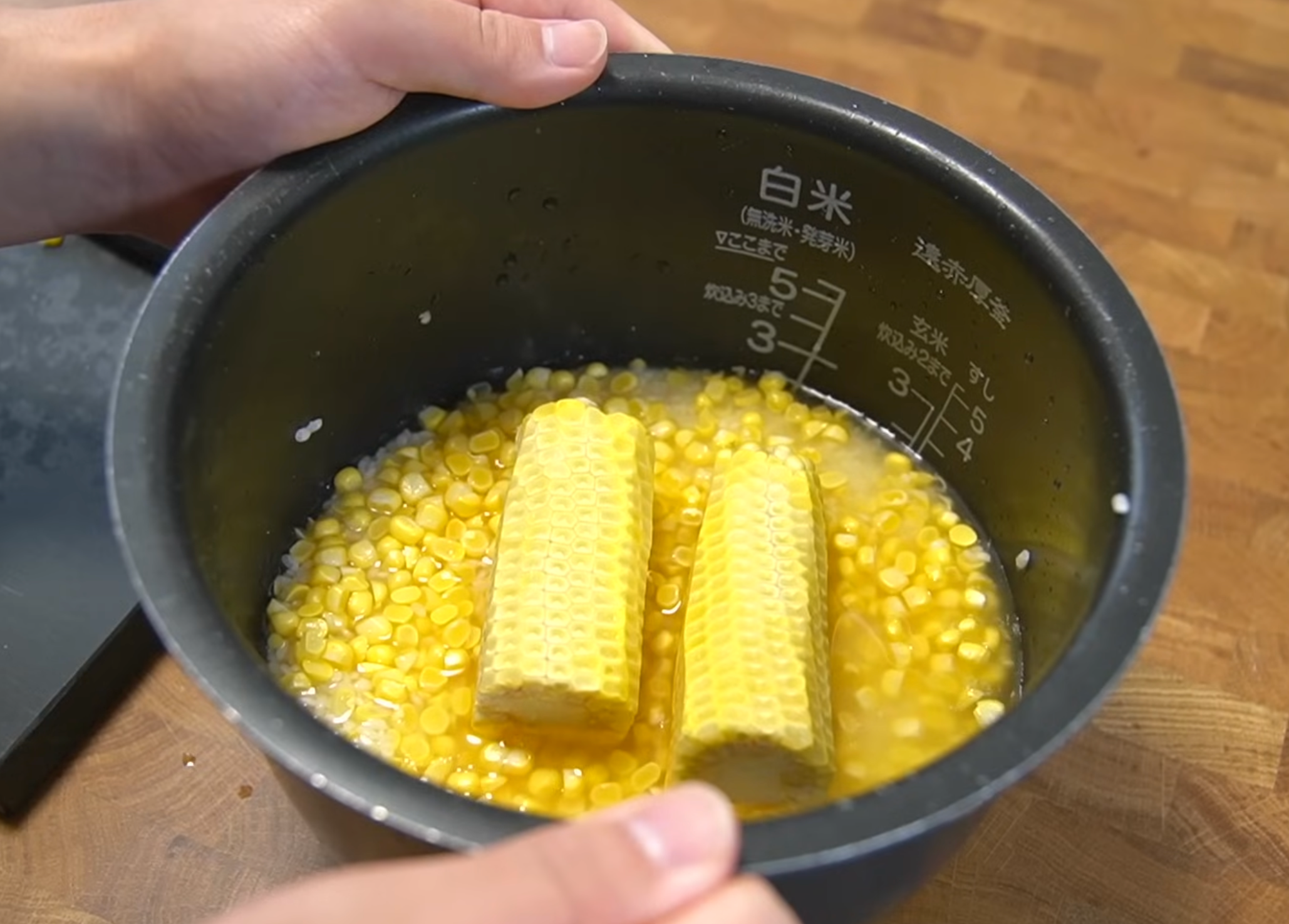 この夏一度は作りたい、とうもろこしご飯
