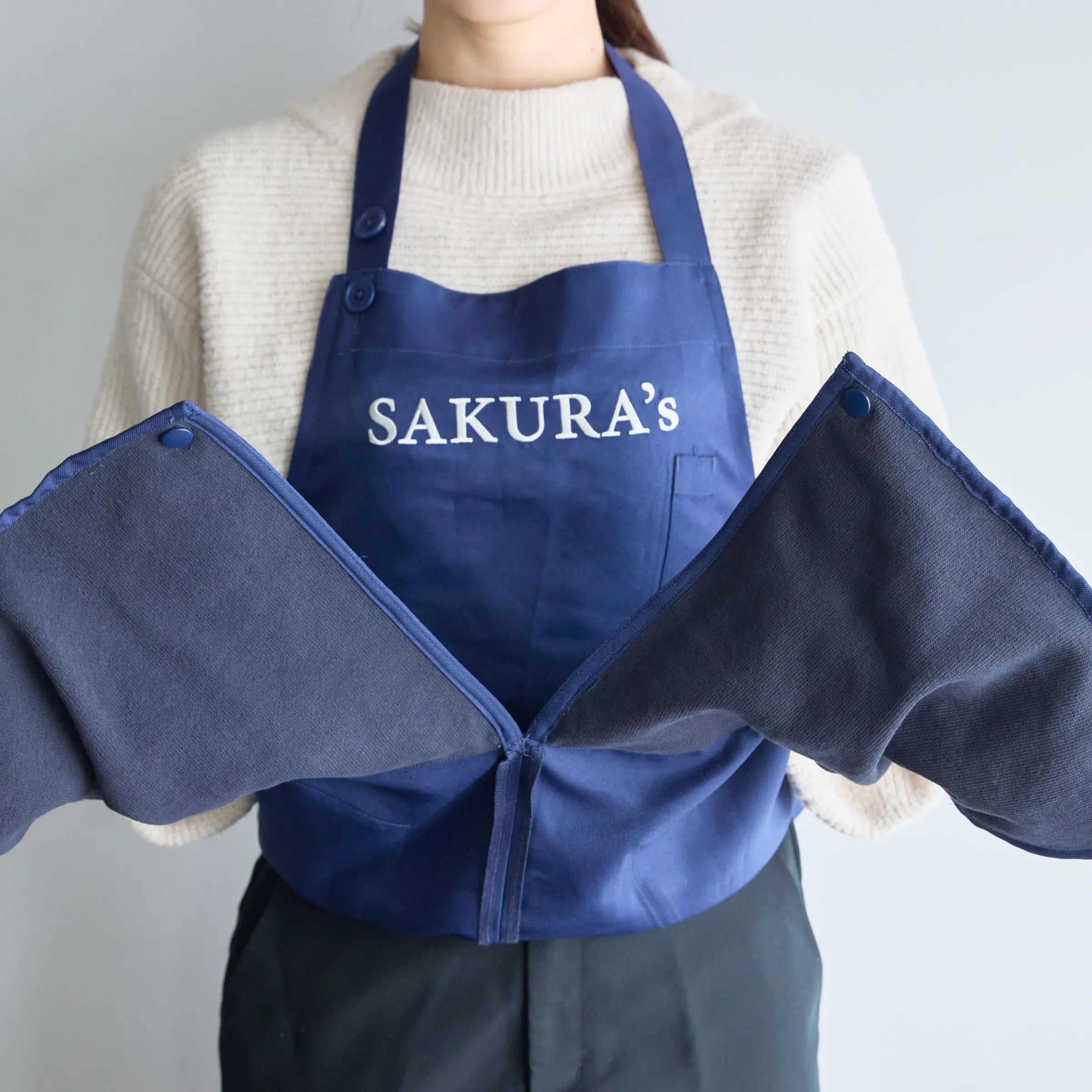 ミトンが不要になるエプロン – SAKURA's|食事処さくらのオンラインストア ミトンが不要になるエプロン – SAKURA's|食事処さくらのオンラインストア